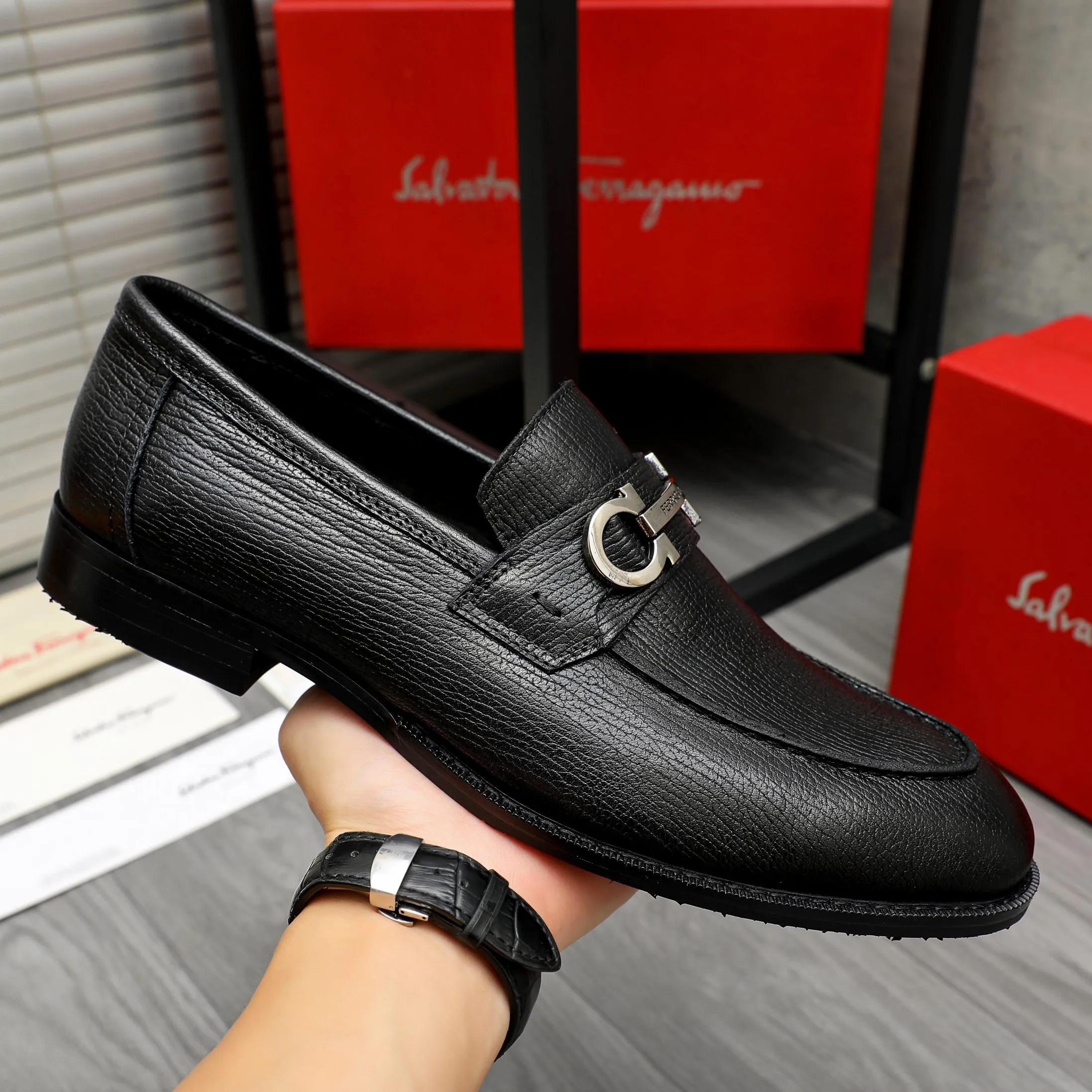 Men's shoes 💰540 Product trademark: Ferragamo "Ferragamo" business casual slip-on leather shoes. Regular size: 39-45 (45. Customized, non-returnable) Product materials: Selected vertical grain cowhide upper, cowhide lining, original outsole